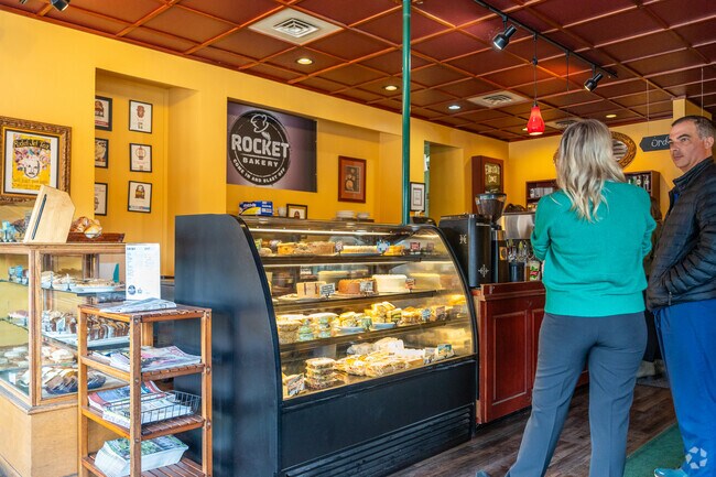 The West Valley neighborhood offers many choices for coffee shops and restaurants.