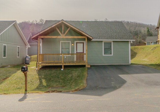 586 Townhomes Place, Boone, NC 28607 - photo 3