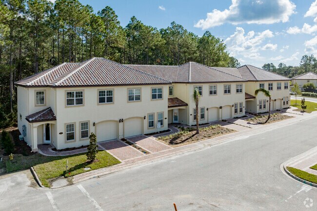 These Moultrie townhomes provide a sense of community for residents.