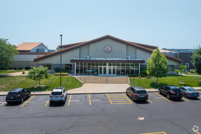 Springfield Christian School offers a religion based education.