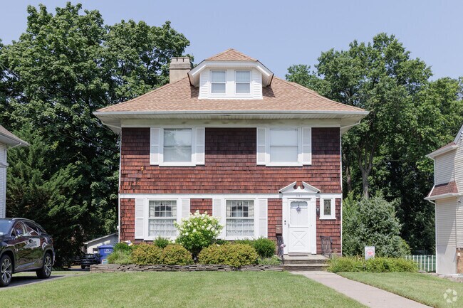 There are still many who love the American Foursquare style in Hackensack, NJ.