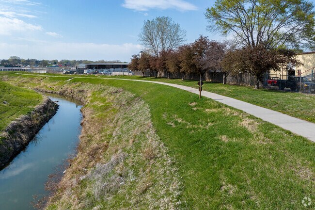 Keystone Trail winds through west Benson Gardens along Little Papillon Creek.