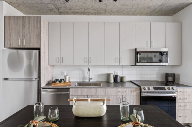 800 N Cleveland Ave unit 1311, Chicago, IL 60610 - photo 3