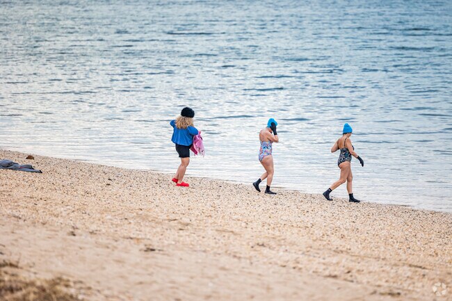 Walk over to Sea Cliff Beach for a cold plunge.