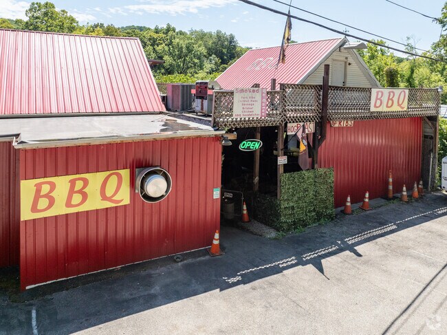 Rollin Smoke BBQ is a favorite in the Big Chimney area.