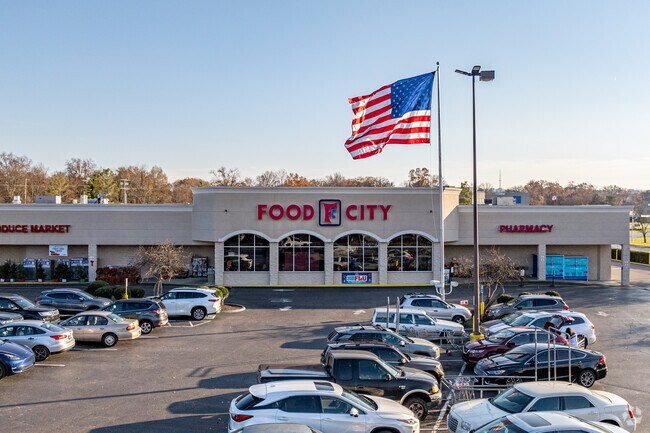Oak Ridge residents frequent Food City for groceries.