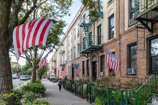 Walkable streets with sidewalks