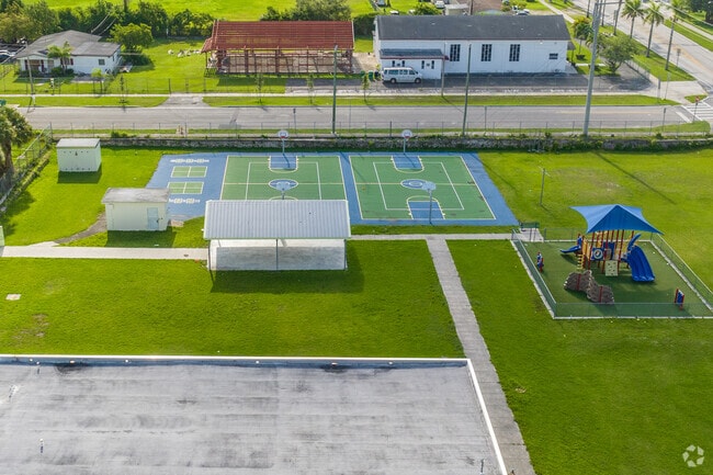 Pine Villa Elementary School has wonderful and well-maintained amenities for student recess.