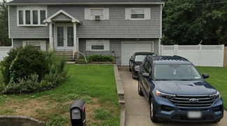 498 Hawkins Rd, Selden, NY 11784