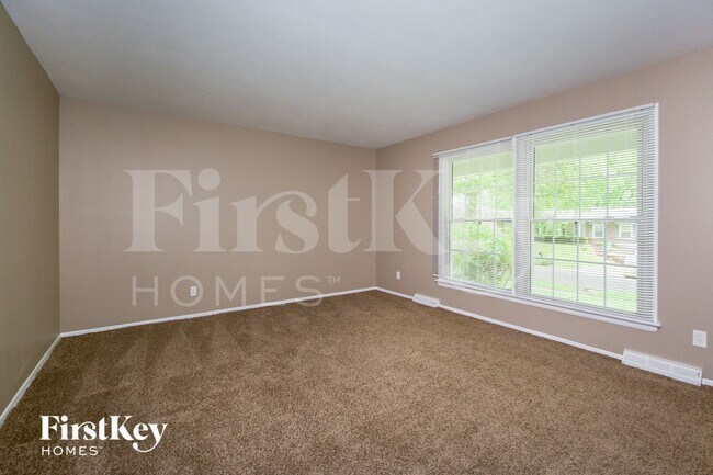 12525 Bay Shore Dr, Florissant, MO 63033 - photo 6