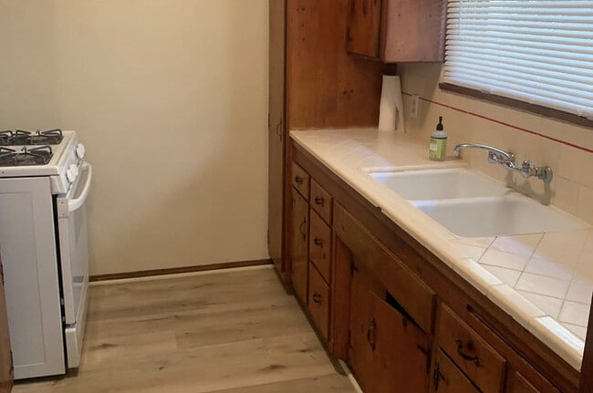 4652 Colfax Ave, North Hollywood, CA 91602 - photo 2