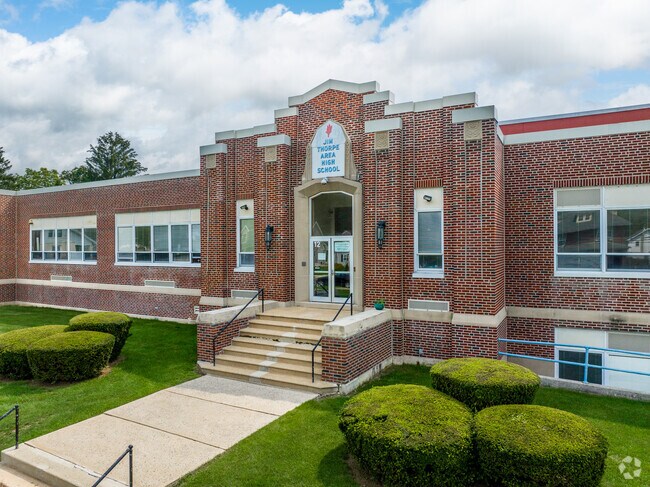 Jim Thorpe Senior High School receives an overall B grade from Niche.