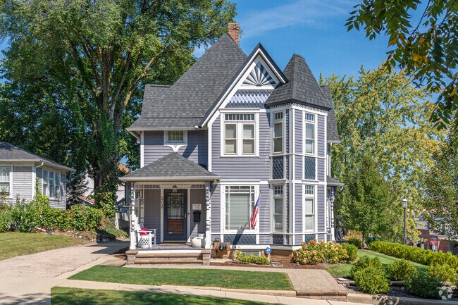 West Dundee features beautiful Queen Anne homes in its historic district.