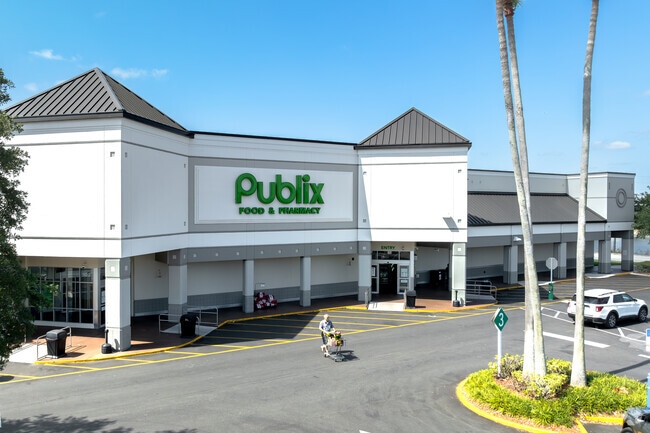 Locals flock to Publix Supermarkets for their weekly groceries