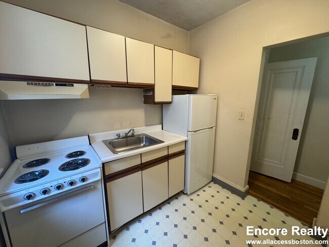 11 Peterborough St unit 21, Boston, MA 02215 - photo 2