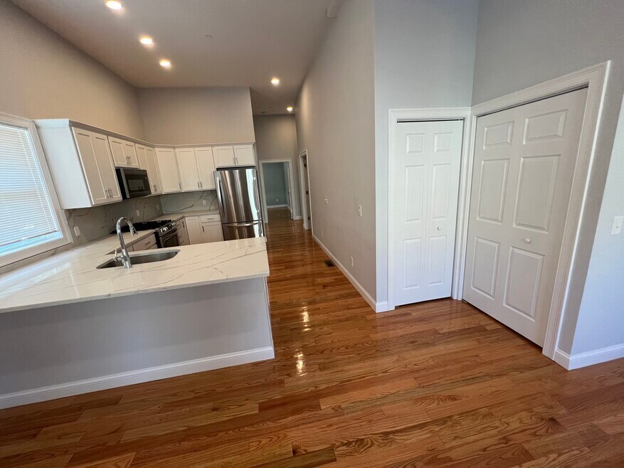 126 Cross St unit 4, Somerville, MA 02145 - photo 1