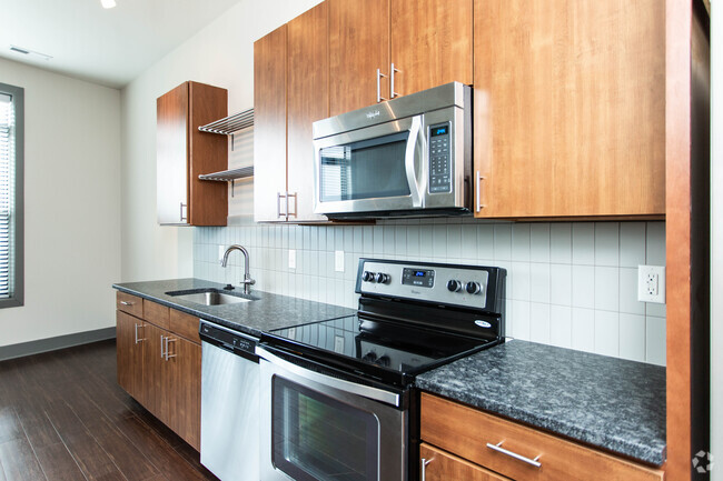 1BR, 1BA - 709 SF
