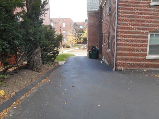 2804 Digby Ave unit 1, Cincinnati, OH 45220 - photo 2