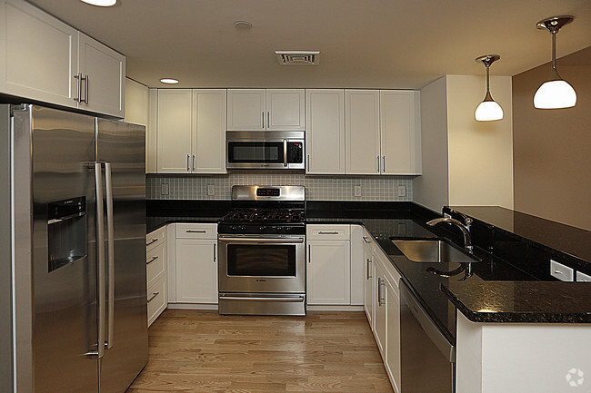 780sf 1br 1bath