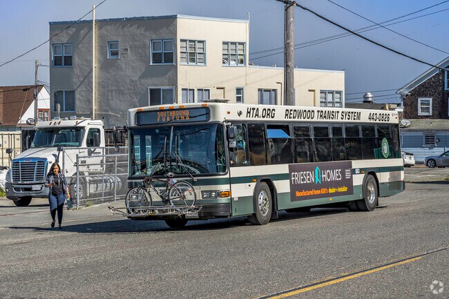 Redwood Transit System has bus lines running all days of the week in Humboldt Hill.