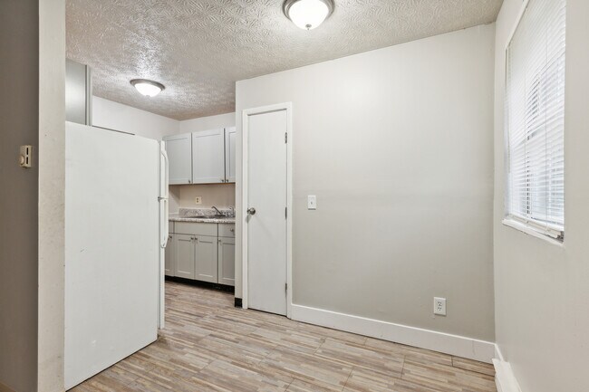 The Woods at Wyoming, Cincinnati, OH 45214 - photo 4