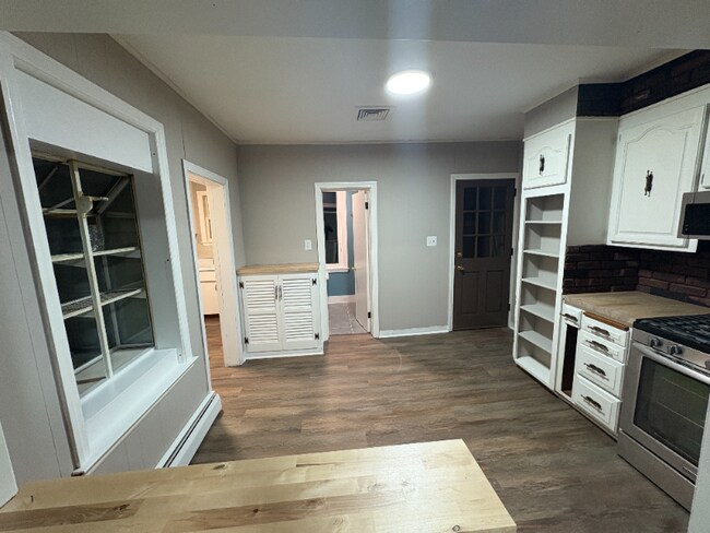 75 Whiting St unit Floor 2, New Britain, CT 06051 - photo 2