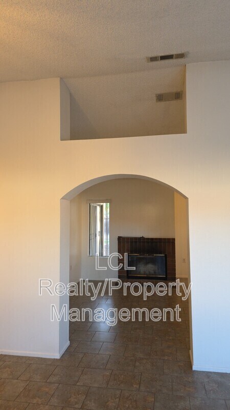 26661 Braddock Rd, Sun City, CA 92586 - photo 6