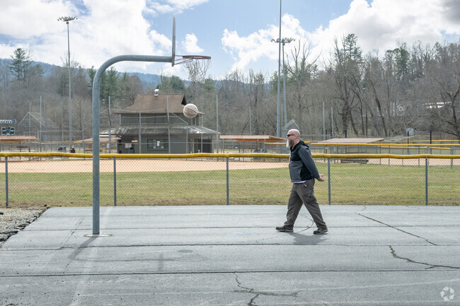 Etowah Park has great basketball courts for the locals to enjoy.