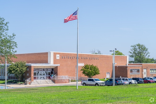Bridgeton High School earns a C rating from Niche for academics and student experience.