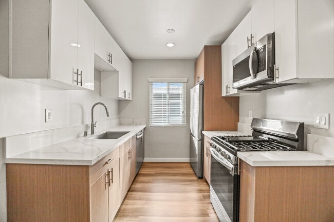 1352 W 36th St unit 4, Los Angeles, CA 90007 - photo 2