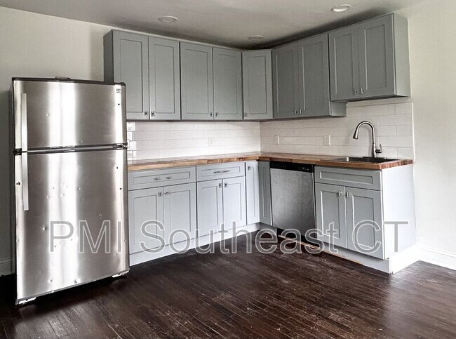 54 Roath St unit 2, Norwich, CT 06360 - photo 5