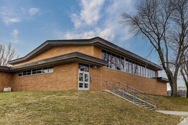 Crestridge Elementary has 8 classrooms and a school library.