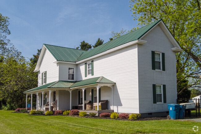 19th-century Victorian-style homes can be found in Boone Valley.