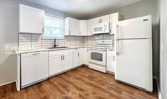 9515 E 18 St S, Independence, MO 64052 - photo 3