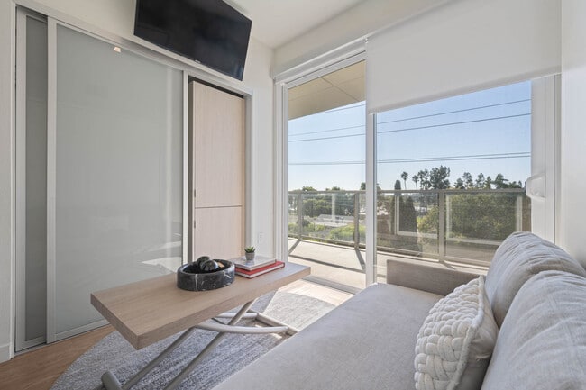 5875 Interceptor St unit Petite Retreat 106B-, Los Angeles, CA 90045 - photo 4