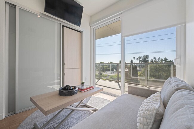 5875 Interceptor St unit Petite Retreat 416B, Los Angeles, CA 90045 - photo 2