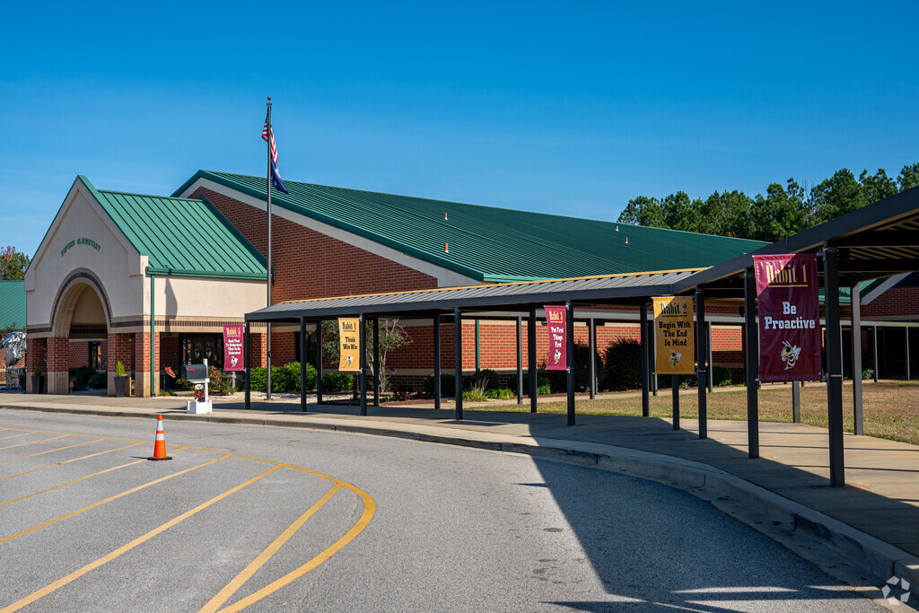 Buford Elementary School provides education in the neighborhood of 
Lancaster.