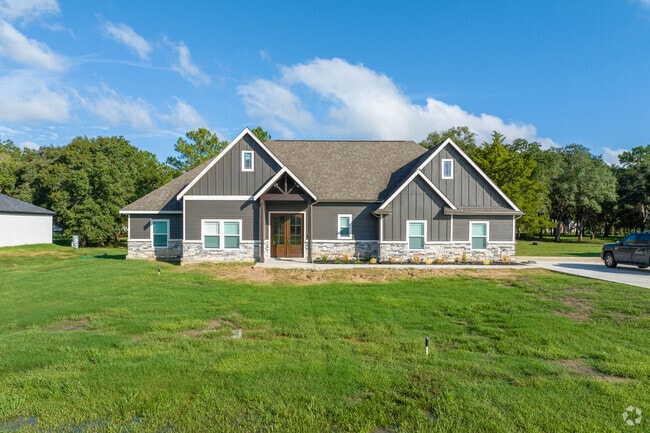 Homes in Alvin are found in a variety of architectural styles.