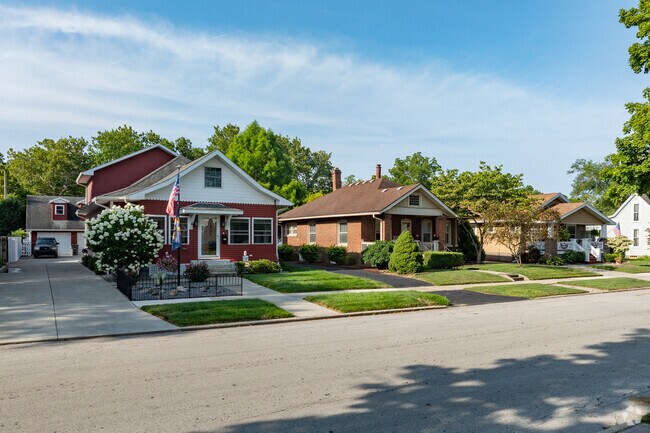 This is a row of Craftsman style homes in Old Silk Stocking.