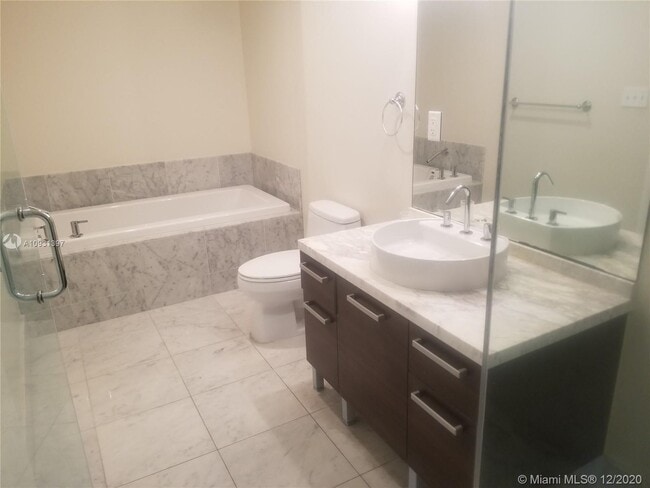 Vizcayne unit 253, Miami, FL 33132 - photo 3