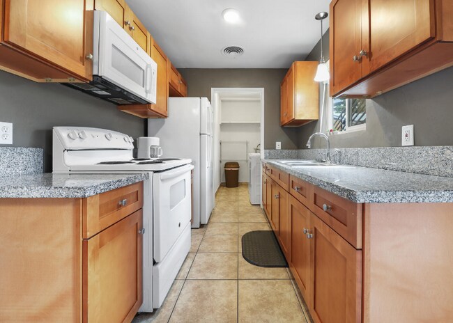 718 N Floral St unit 3, Visalia, CA 93291 - photo 5