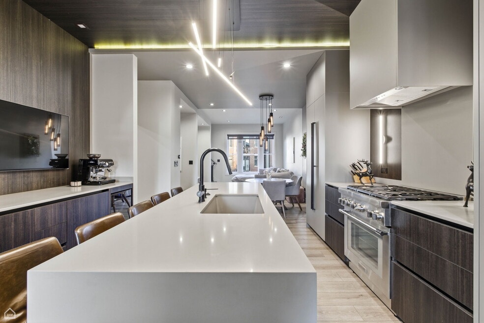 1236 N Cleaver St unit 3, Chicago, IL 60642 - photo 1