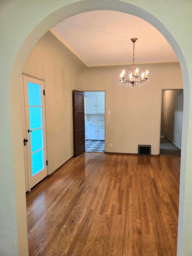 1922 N Hoover St, Los Angeles, CA 90027 - photo 4