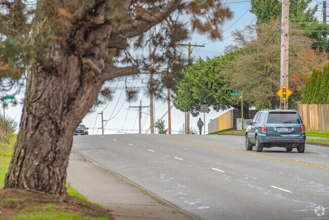 Laurelwood is tucked into a residential pocket of Federal Way, but amenities are walkable.