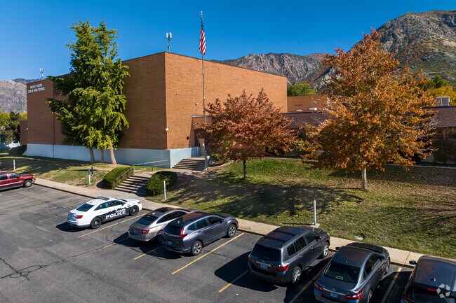 Mount Ogden Junior High School earns a C-plus rating from Niche.