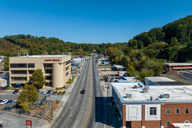 Highway 27 links Rossville to downtown Chattanooga in under 15 minutes.