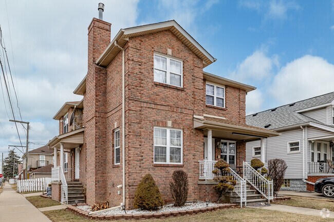 Colonial styling tends to provide the largest floor plans in Georgetown Commons homes.