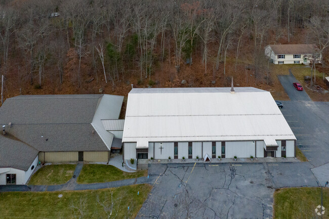 Oak Hill Church and School is located in Oxford.
