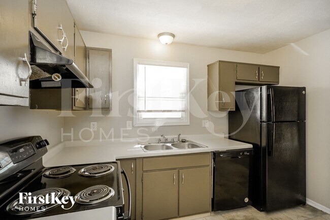 5717 Simmul Ln, Indianapolis, IN 46221 - photo 7