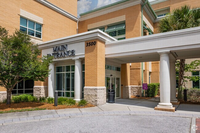 Roper St. Francis Mount Pleasant Hospital is a quick commute from Charleston National.